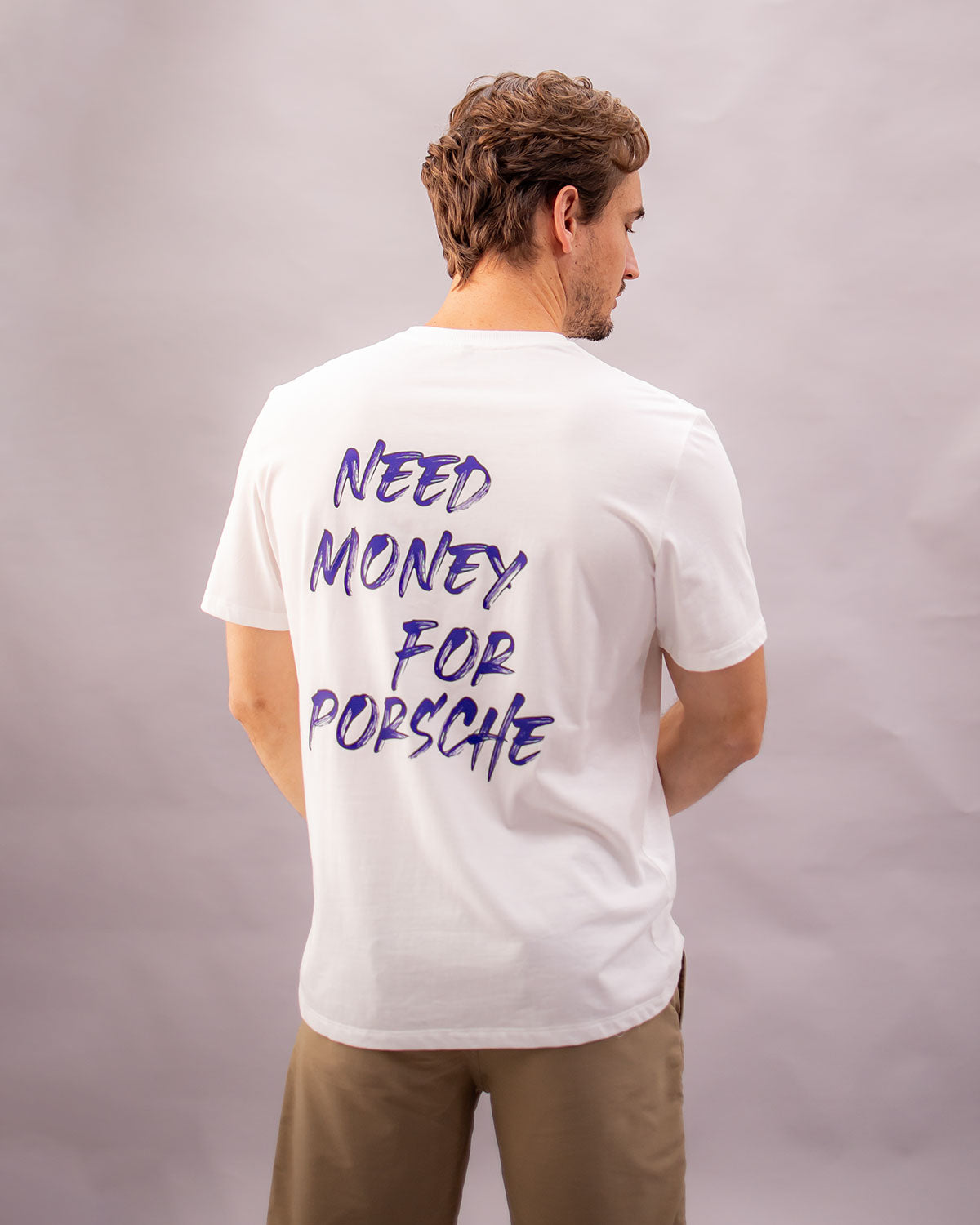 Camiseta Need Money For Porsche - Off White
