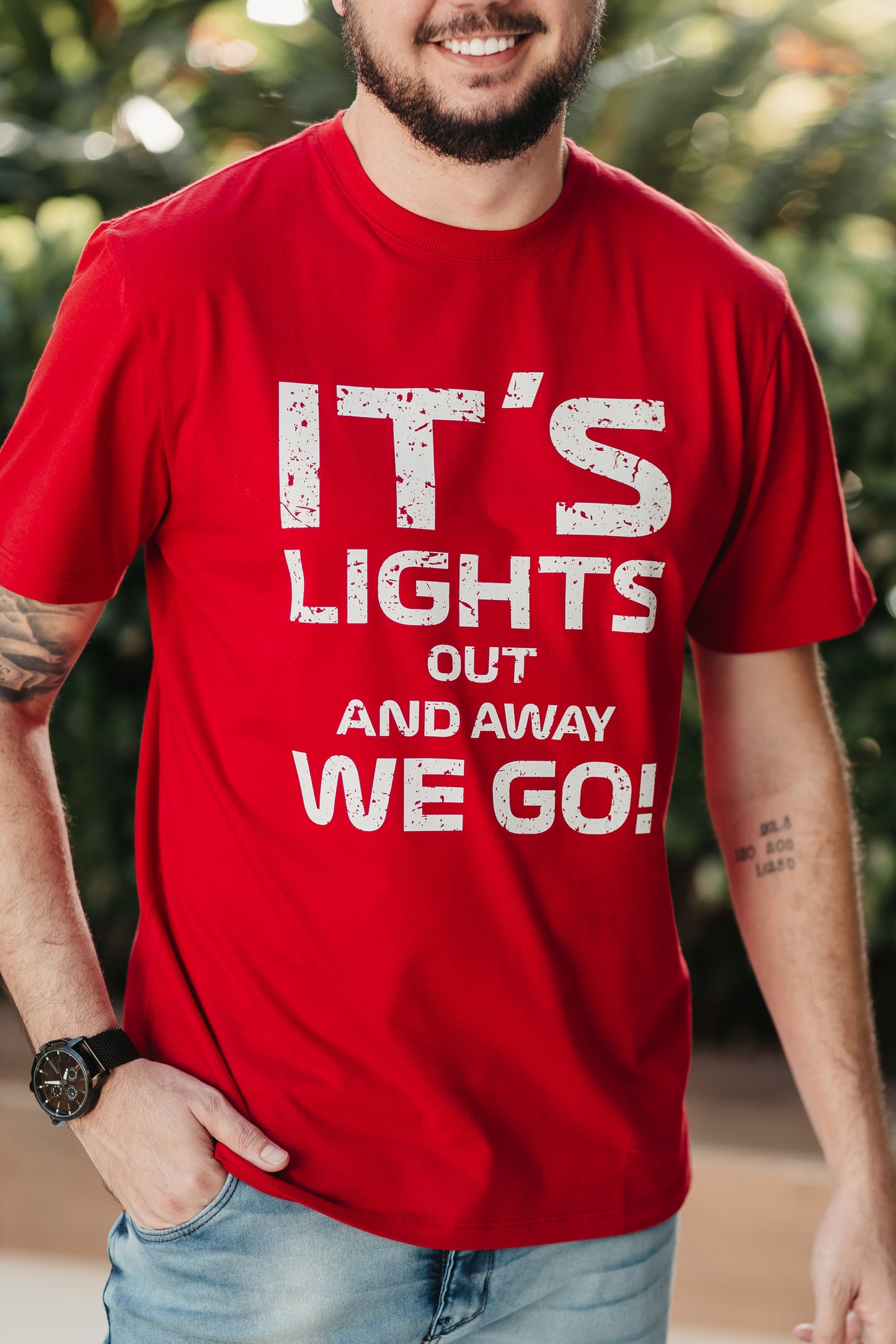 Camiseta - "It's Lights Out"